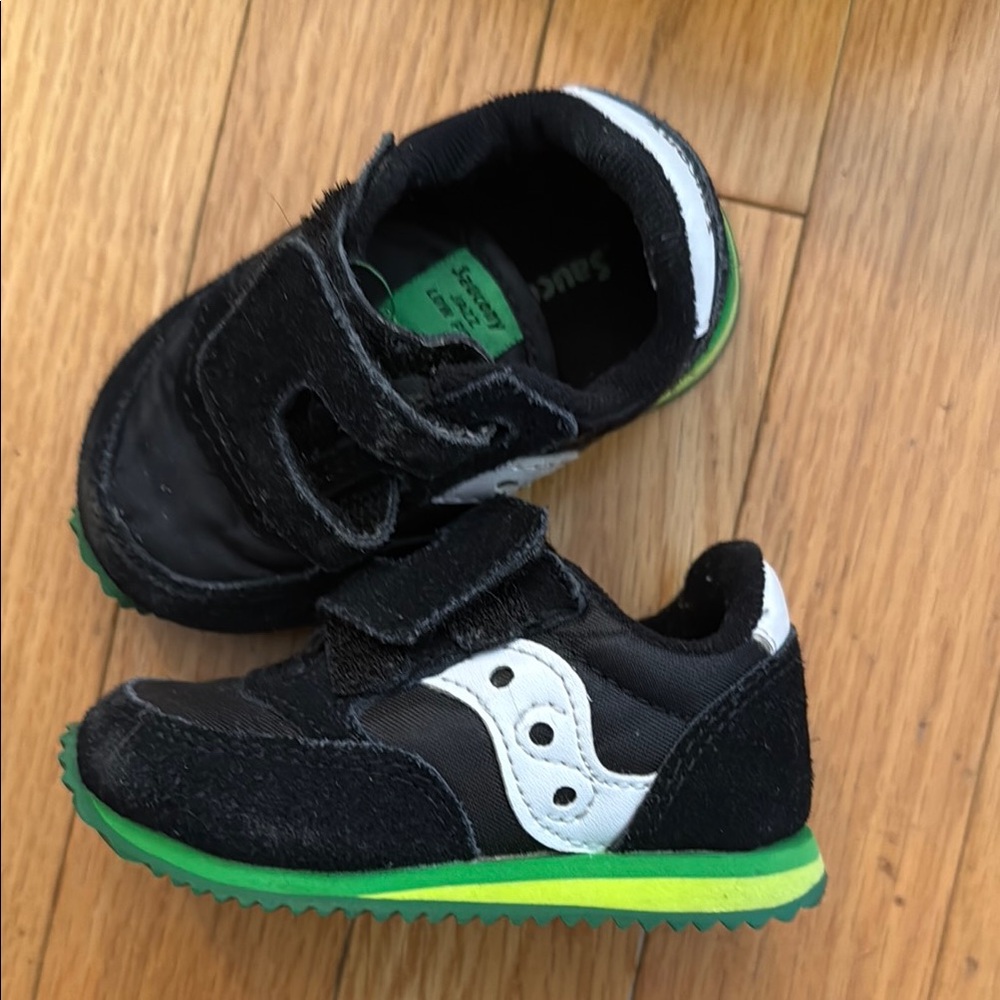Saucony Kids' Black and Green Shoes size 3